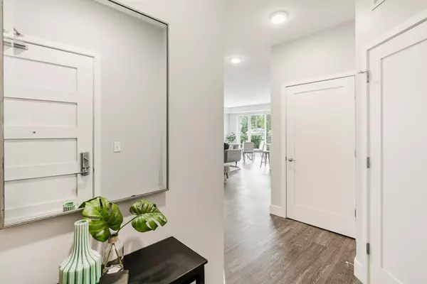 Barrington, IL 60010,101 W Liberty Street #102