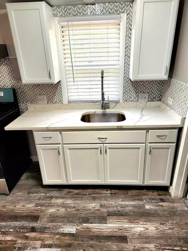 Round Lake, IL 60073,24530 W Luther Avenue