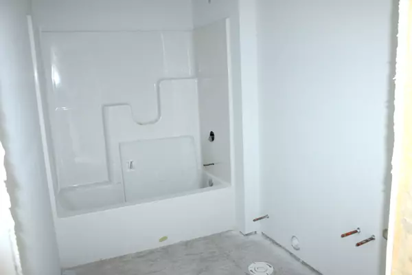 Manteno, IL 60950,103 e division Street #103