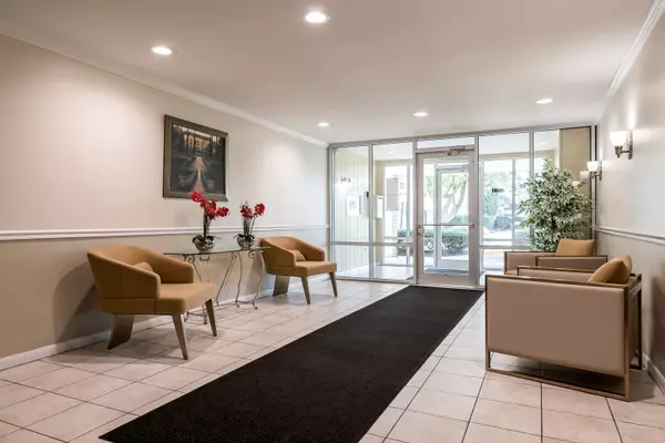 Morton Grove, IL 60053,5510 LINCOLN Avenue #101