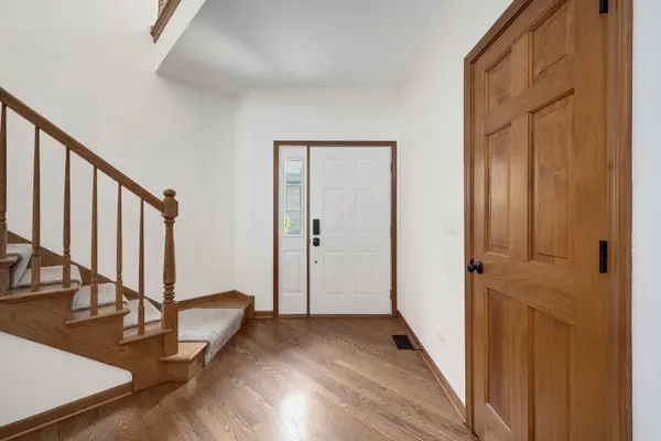 146 Santa Fe LN, Willow Springs, IL 60480