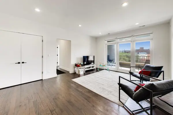 3001 N Southport AVE #403, Chicago, IL 60657
