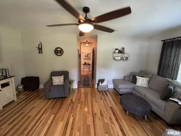 Odin, IL 62870,2924 Red Stripe Road