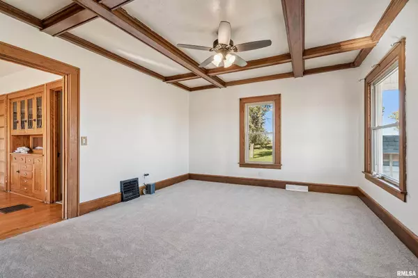 Lowden, IA 52255,829 UNION Avenue