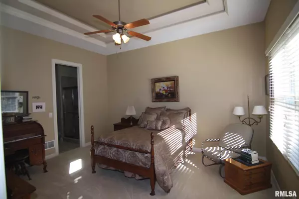 Bettendorf, IA 52722,3179 MERIDITH Way