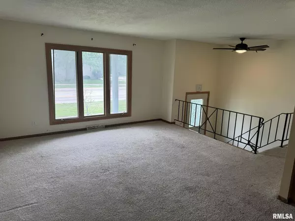 Bettendorf, IA 52722,2107 TANGLEFOOT Lane