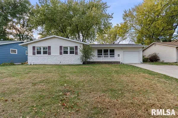 1718 FAIRMEADOWS Drive, Bettendorf, IA 52722