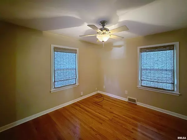 East Moline, IL 61244-2541,2130 10TH Street