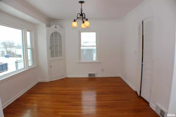 Davenport, IA 52803,1611 COFFELT Avenue