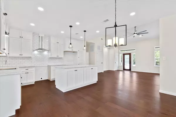 138 Pines Park DR, Smithville, TX 78957
