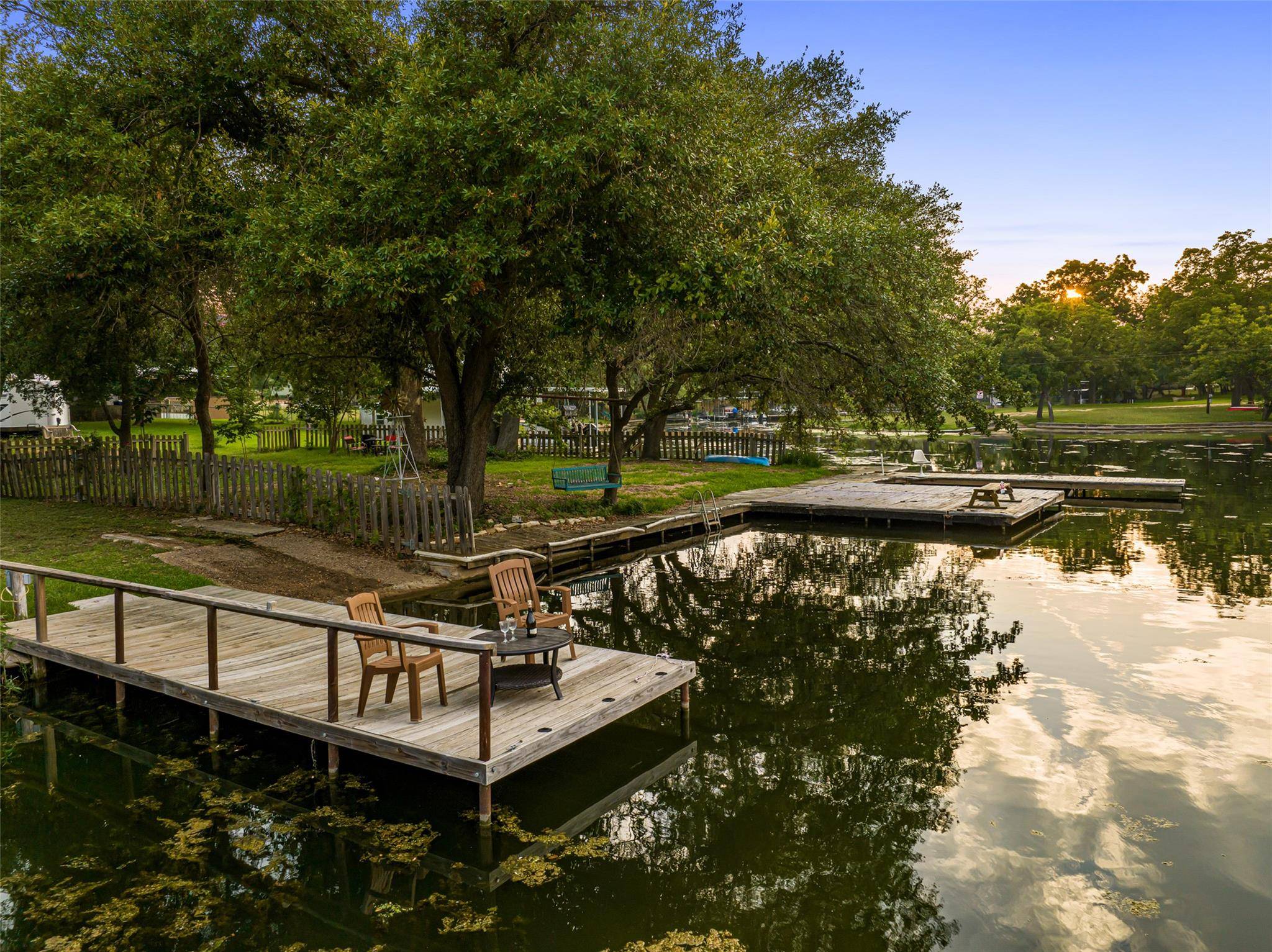 120 Highland LN, Kingsland, TX 78639
