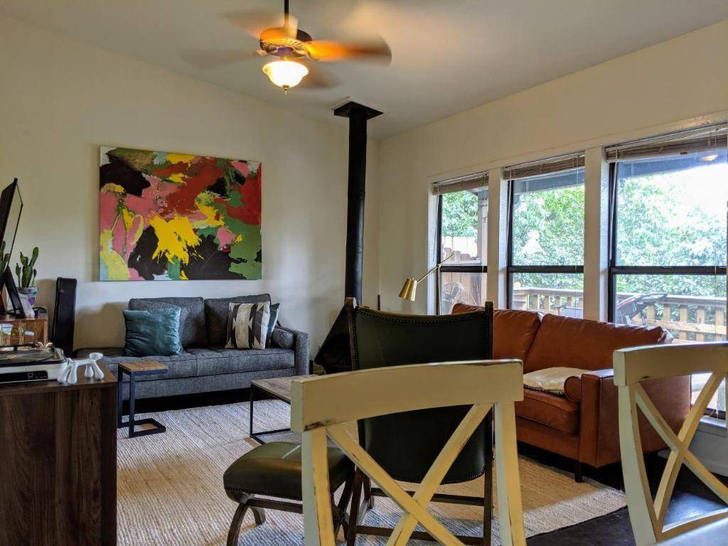 704 Ramble LN #B, Austin, TX 78745