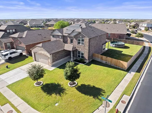 424 Hendelson LN, Hutto, TX 78634