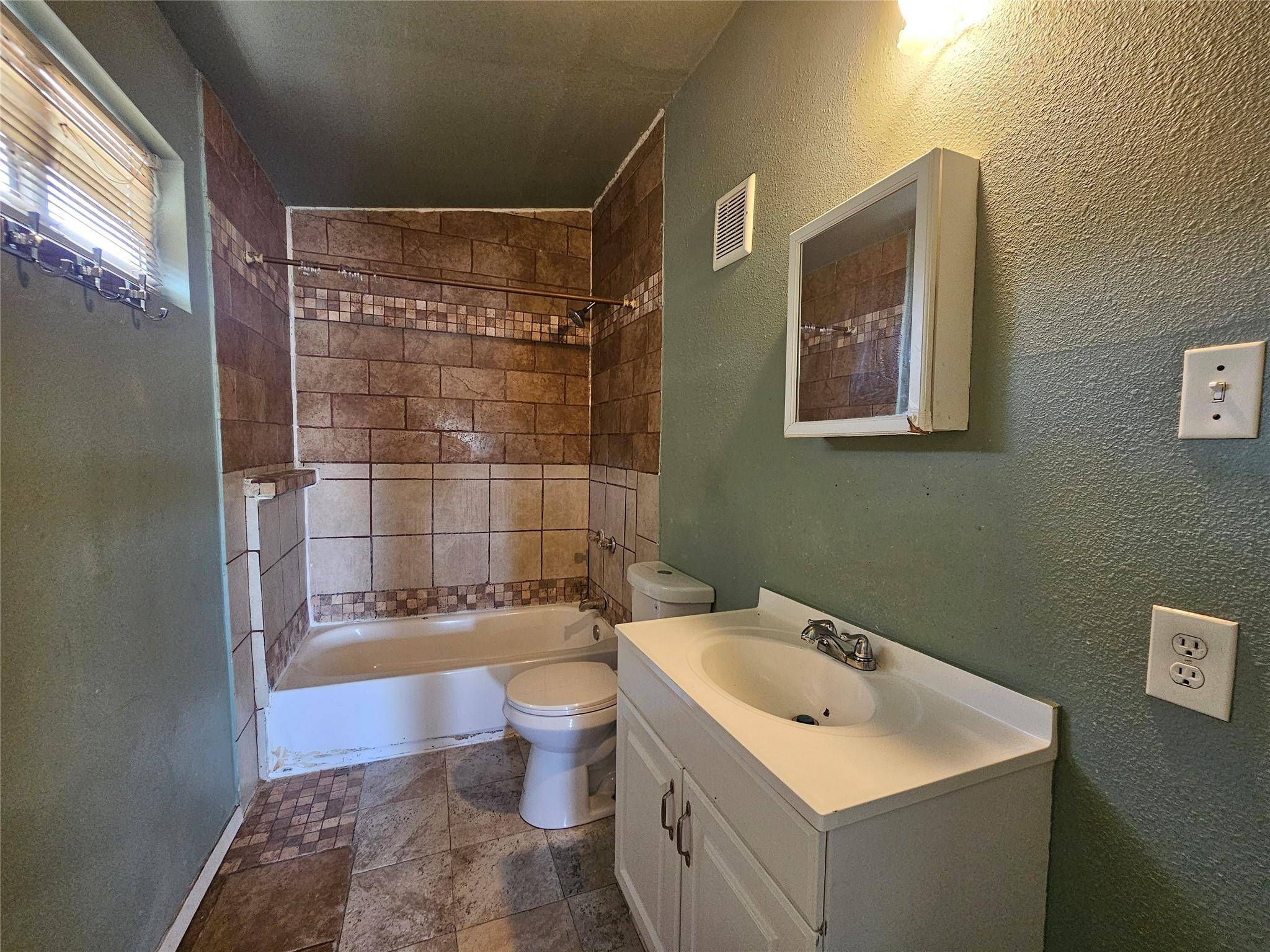 Bastrop, TX 78602,260 Plum ST