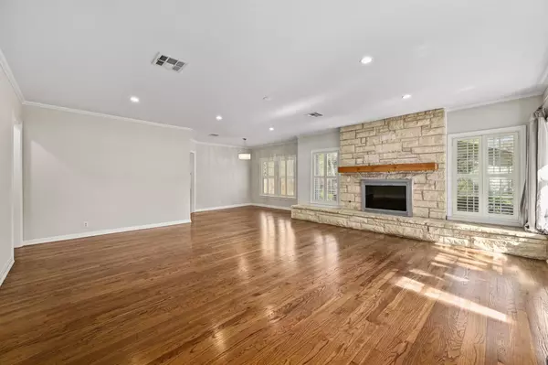 2500 Winsted LN, Austin, TX 78703