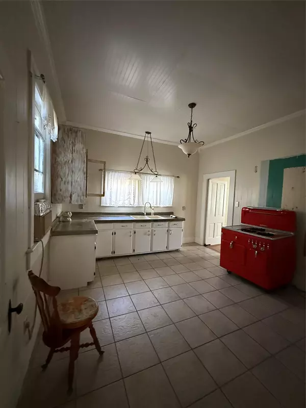 Smithville, TX 78957,705 Gresham ST