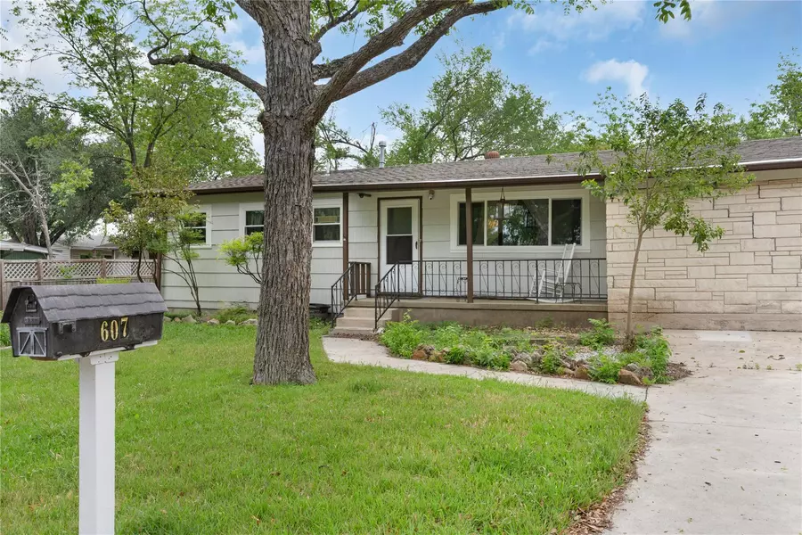 607 Gilmore ST, Taylor, TX 76574