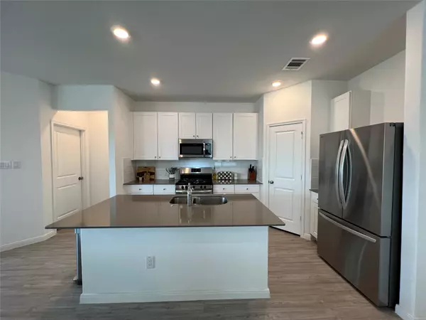 Seguin, TX 78155,9138 Honey Mesquite