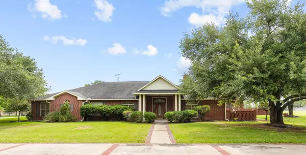 Flatonia, TX 78941,803 S Converse ST