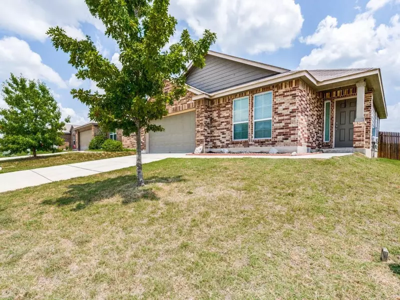 1028 Sandwell CT, Seguin, TX 78155