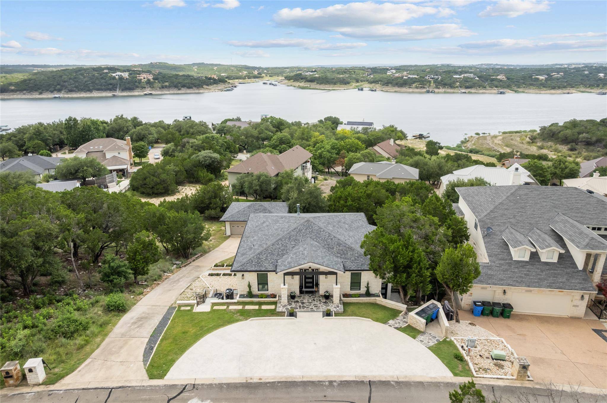 18924 Peckham DR, Point Venture, TX 78645