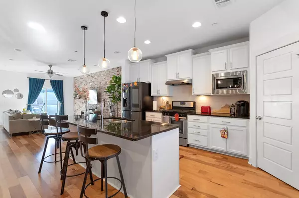 Austin, TX 78741,7203 Bassett CT