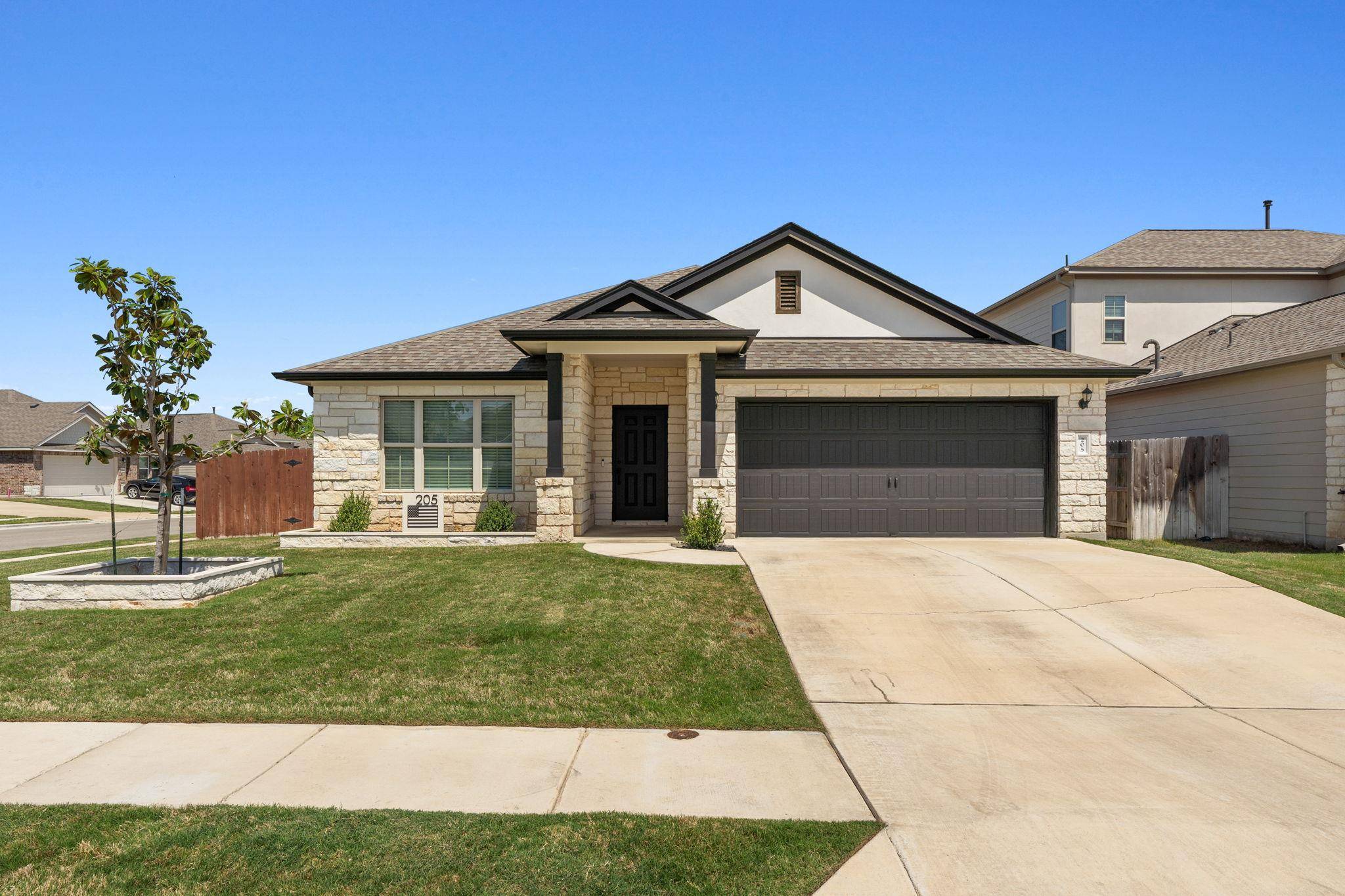 205 Bright Star LN, Georgetown, TX 78628
