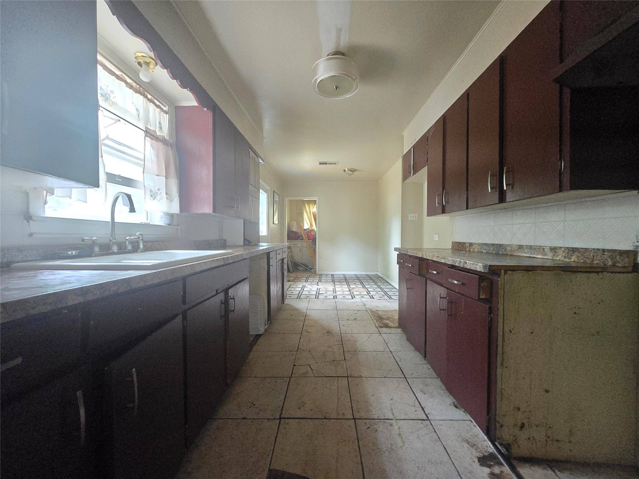 La Grange, TX 78945,121 E Guadalupe ST