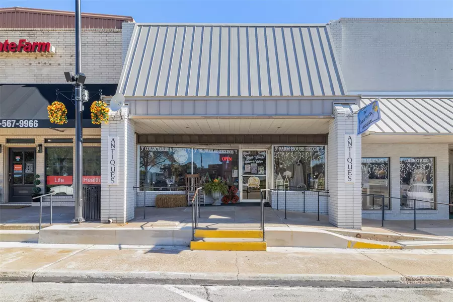 123 W Buck Street, Caldwell, TX 77836