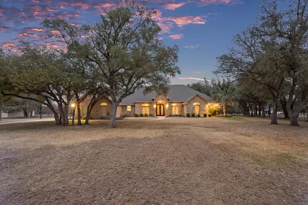 1403 Indian PASS, Salado, TX 76571