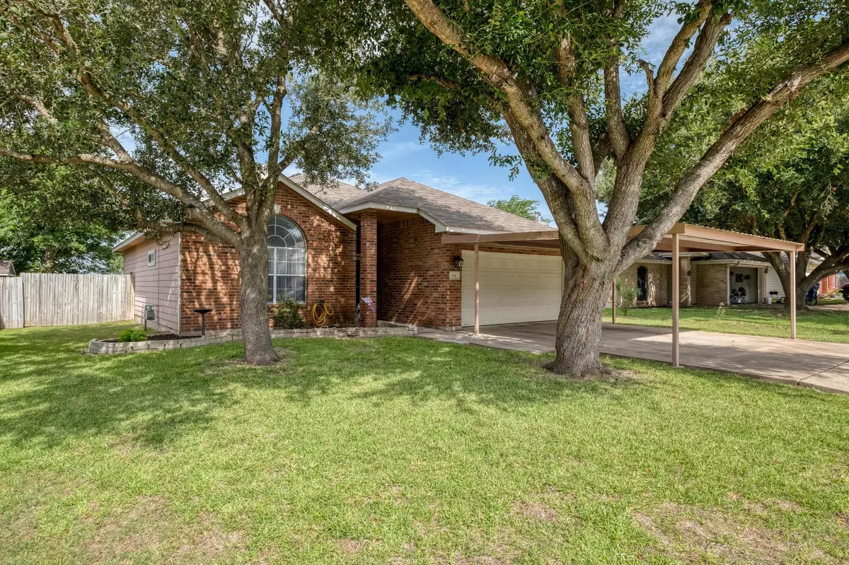 Thrall, TX 76578,304 Lydia LN