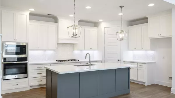 Austin, TX 78744,7107 Woodford WAY