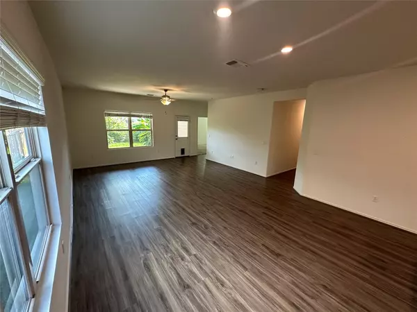 Austin, TX 78744,6825 Colorado Bluffs RD