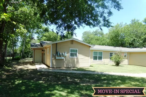 105 W Ila ST #A, Elgin, TX 78621