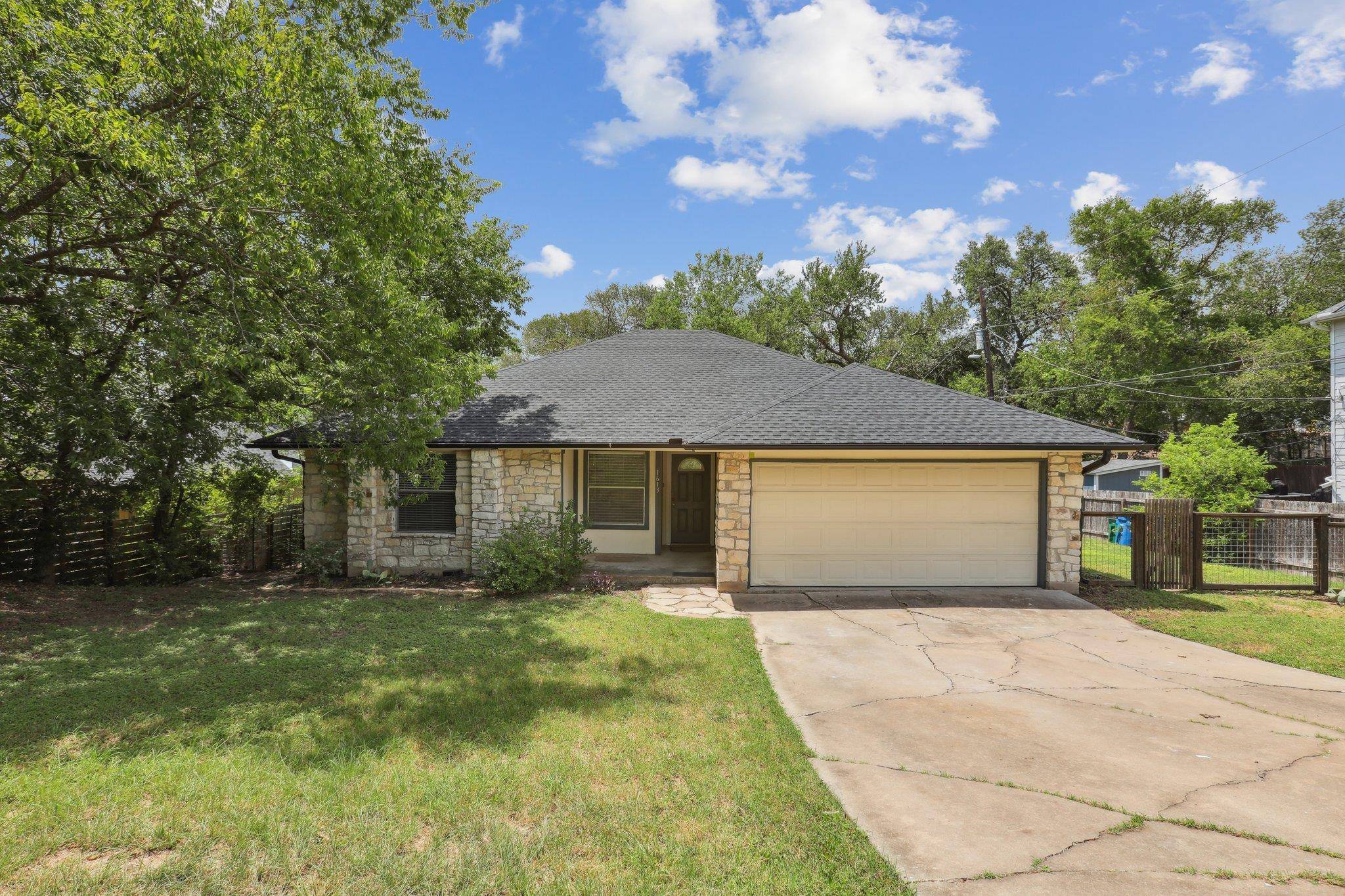 Austin, TX 78721,1613 J J Seabrook DR