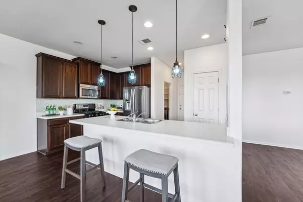 Buda, TX 78610,288 Triumph RD