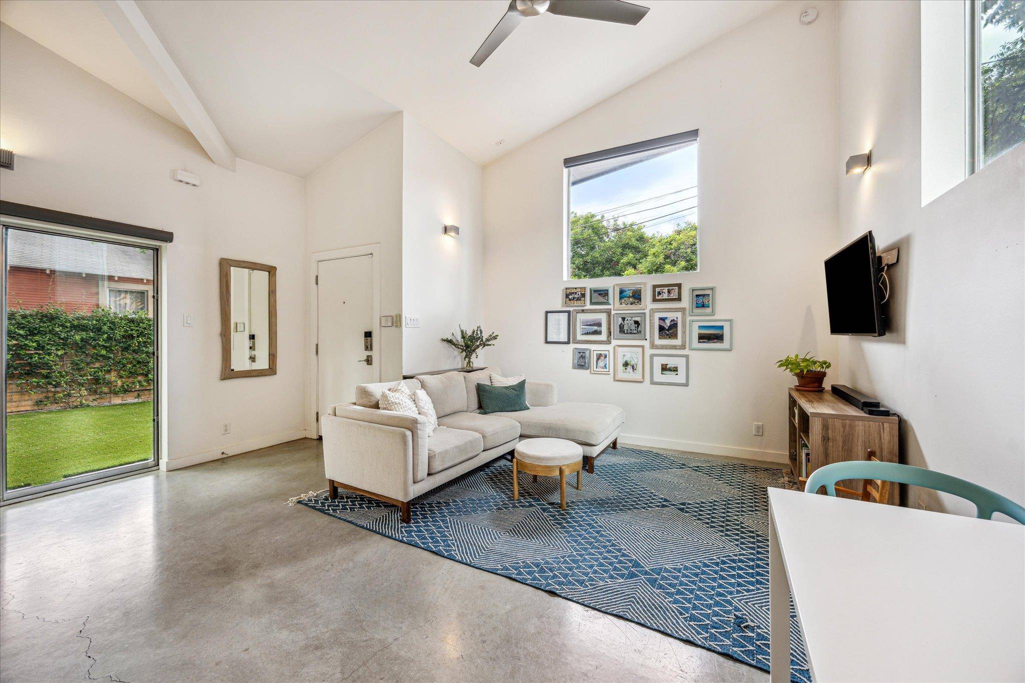 Austin, TX 78702,207 Caney ST