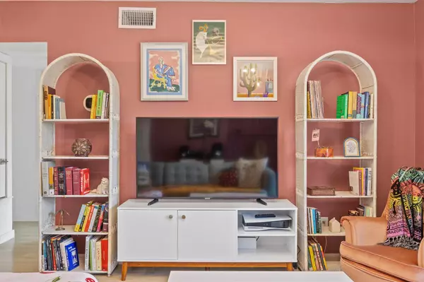 Austin, TX 78757,8605 Putnam DR #202