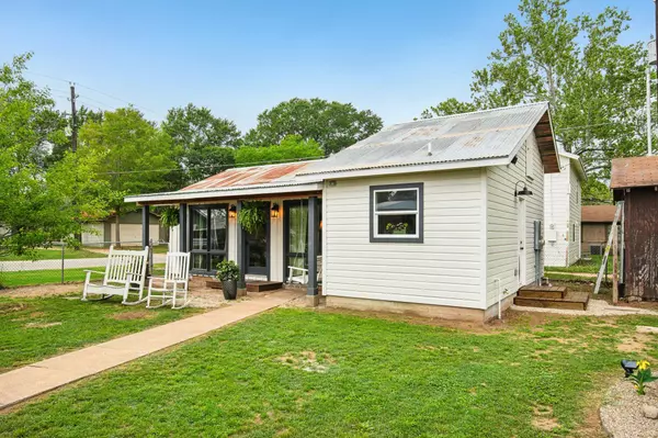 Smithville, TX 78957,801 Bishop ST