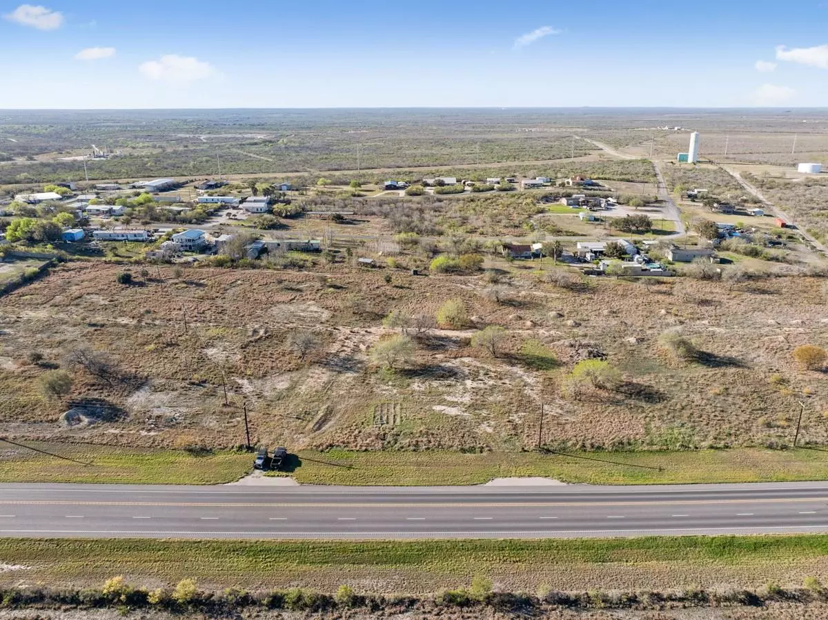 Three Rivers, TX 78071,3187 HWY 72