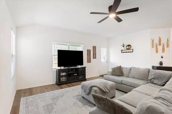 Jarrell, TX 76537,104 Rowdy Yates WAY