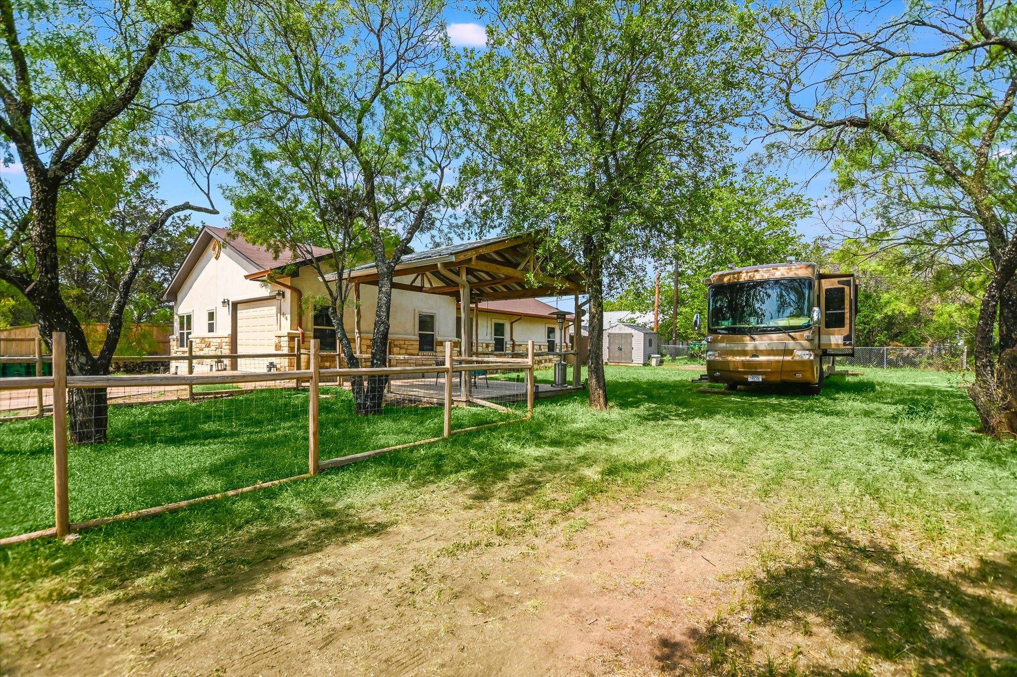 614 Maple LN, Cottonwood Shores, TX 78657