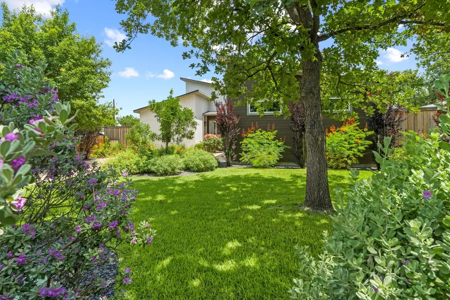 1812 Aggie LN, Austin, TX 78757