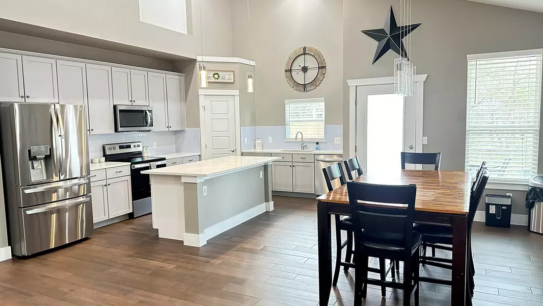 177 Mokulua LN, Bastrop, TX 78602