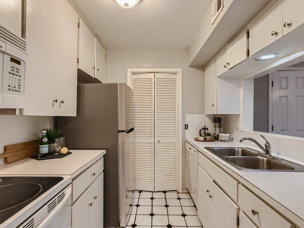 Austin, TX 78736,6718 Silvermine DR #404