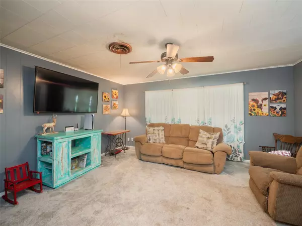 Thrall, TX 76578,302 Vernon ST