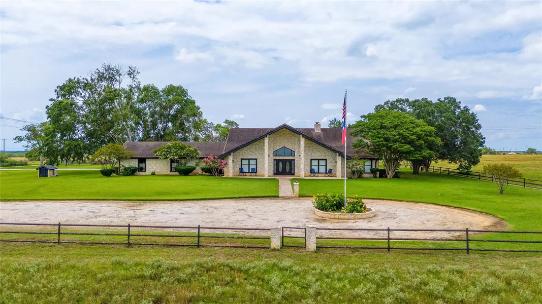 1460 E State Highway 87, Nixon, TX 78140