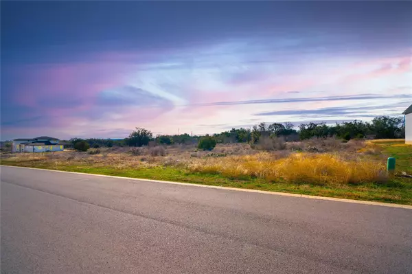237 Spicewood Trl DR, Spicewood, TX 78669