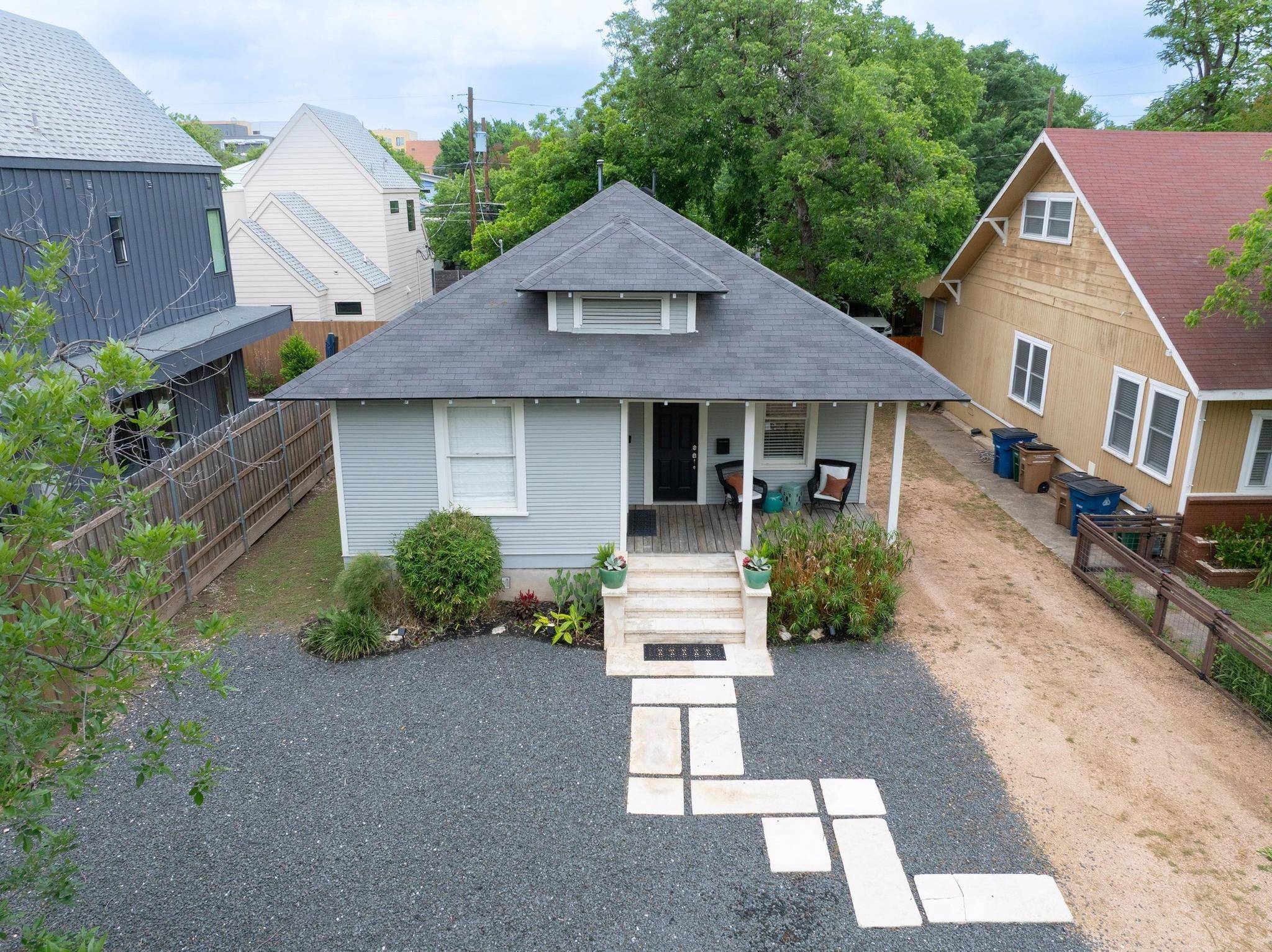 Austin, TX 78702,1304 E 2nd ST