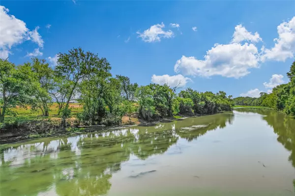 Smithville, TX 78957,0 Mitchell ST